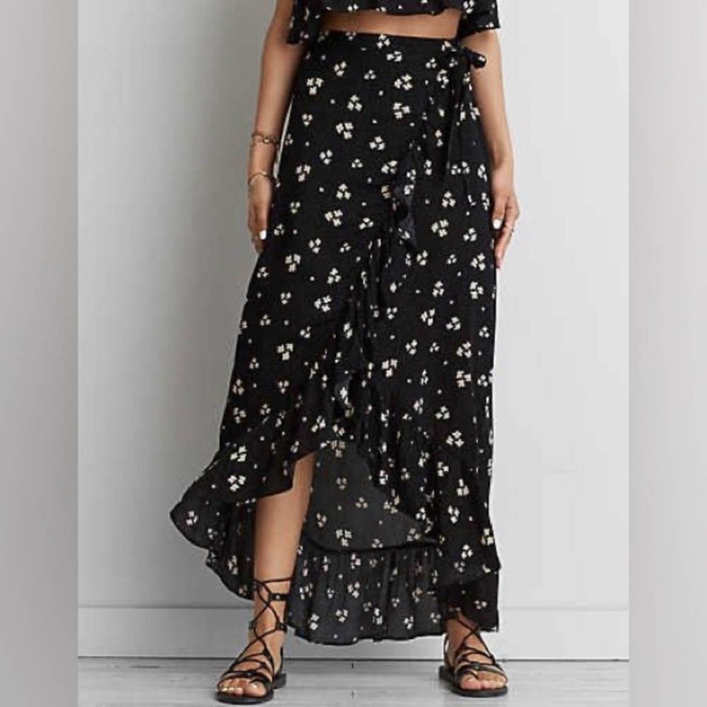 American Eagle Black and White Floral Wrap Skirt and Crop Top Two Piece Set S